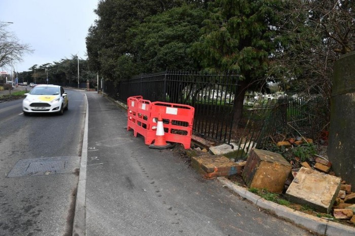 Autó csapódott a buliba induló tinédzserek közé 1 | Vezess Autó csapódott a buliba induló tinédzserek közé 1