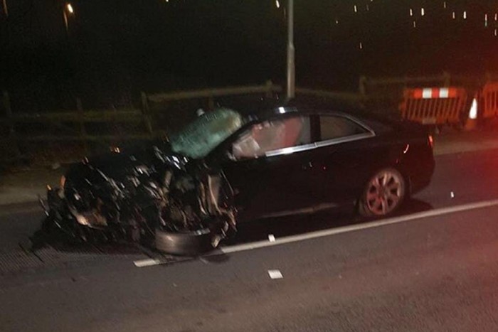 Autó csapódott a buliba induló tinédzserek közé