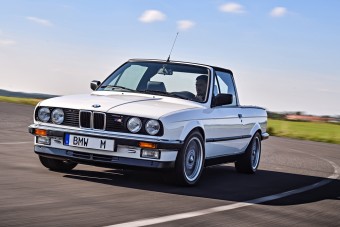 Itt van 7 platós BMW, amivel kilinccsel előre viheted a trágyát