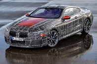 Versenypályán edz a világpremierre a BMW 8-as kupé 2