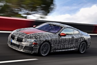 Versenypályán edz a világpremierre a BMW 8-as kupé