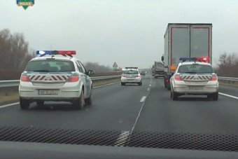 A kamionosok retteghetnek az autópályán a rendőröktől, bár a megoldás egyszerű