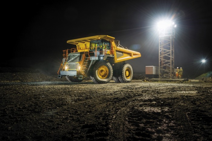 Hatalmas Volvo bányadömperek a láthatáron 1