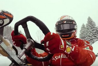 F1: Räikkönen a jégen is alázott - videók