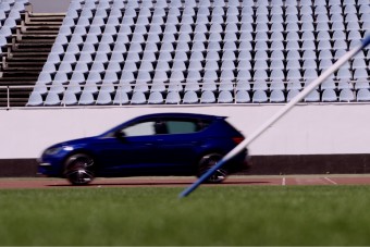 Melyik a gyorsabb: a 300 lovas kompakt vagy a gerely?