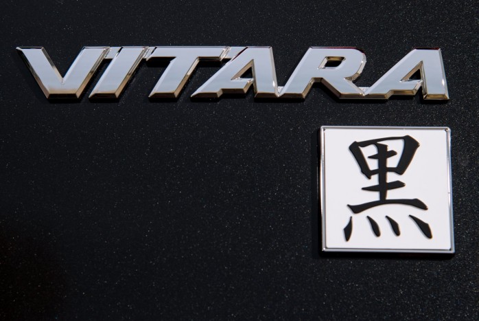 Szexi, éjfekete Suzuki perverz névvel 6