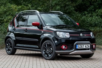 Szexi, éjfekete Suzuki perverz névvel