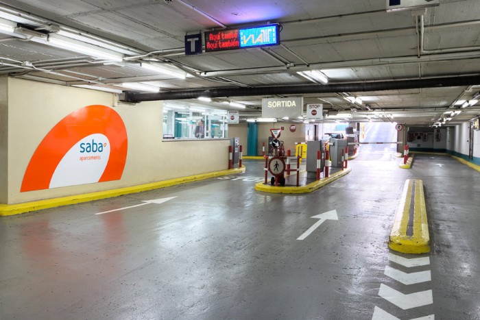 A spanyolok telepakolják a parkoló kocsidat kajával 2 A spanyolok telepakolják a parkoló kocsidat kajával 2
