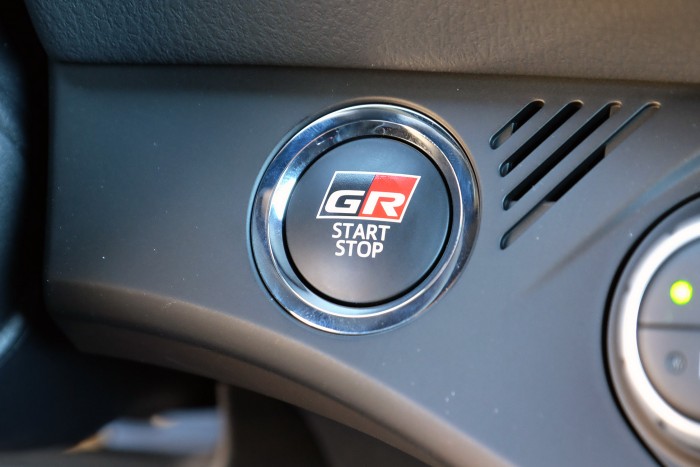 Mit tettek ezzel a Toyotával? 12 | Vezess Mit tettek ezzel a Toyotával? 12