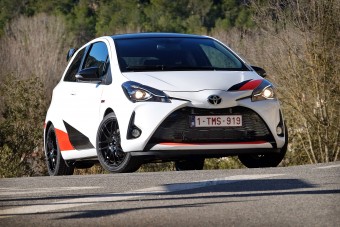 Mit tettek ezzel a Toyotával?