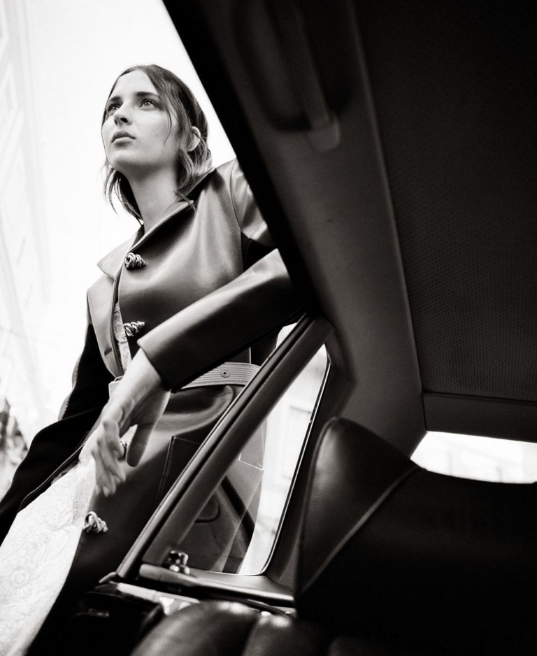 Érzéki művészettel fűszerezett divatfotók, nyomokban autókkal 1