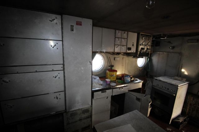 Lefotóztak pár jégbe fagyott, elhagyott orosz óriást 8