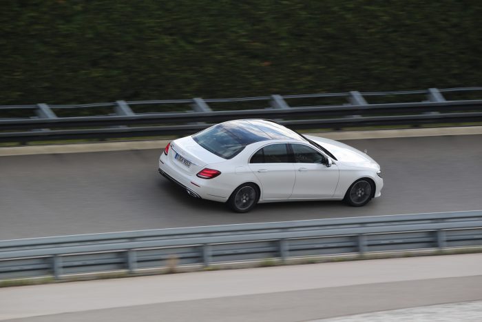 Mennyit javult ötven év alatt a Mercedes? 3 Az új E-osztály légrugózással is rendelhető