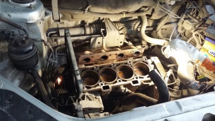 A hideg ellen küzdő autós megölte a motorját 2