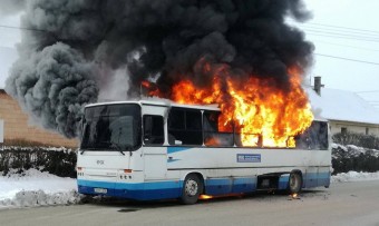 Videón a Vas megyében porrá égett Ikarus