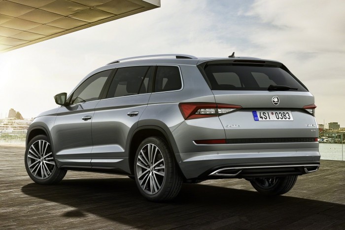 Óriás luxusautóval erősít a Škoda 4