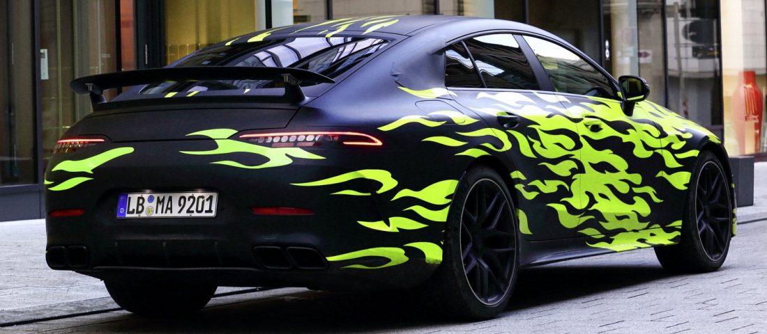 Gyári kémfotókon a Mercedes-AMG négyajtós sportkupéja