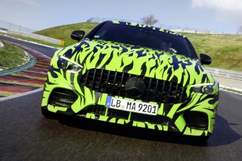 Gyári kémfotókon a Mercedes-AMG négyajtós sportkupéja