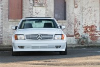 Tömény ’80-as évek ez a hófehér Mercedes kupé 24