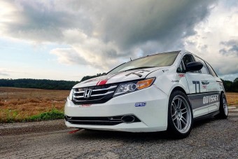 Nincs ma vagányabb a versenyző Honda kisbusznál