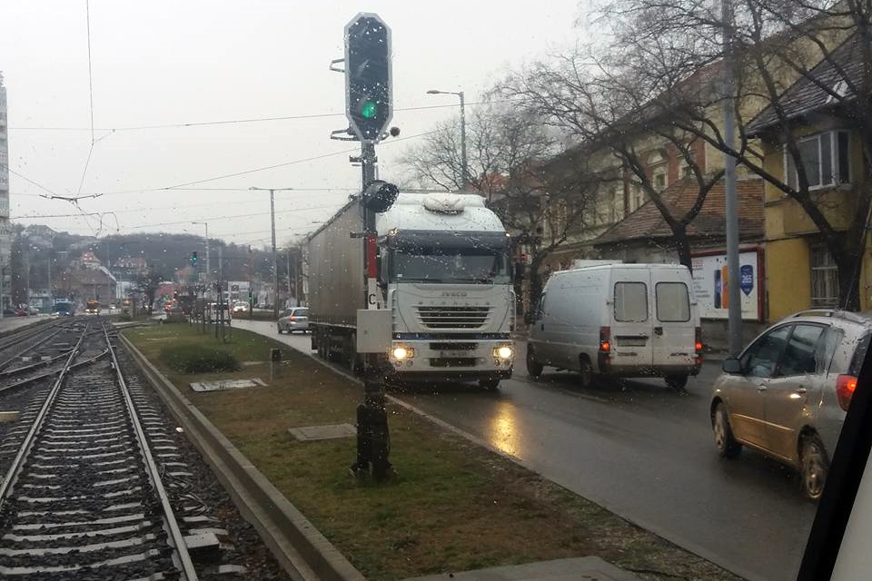 Mit művelt ez a kamionos Budapesten?! 4