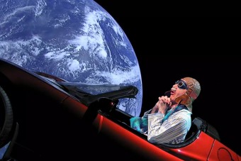 Anti bácsi verset írt az űrbe lőtt Tesláról, az agyad pedig szabadságra megy