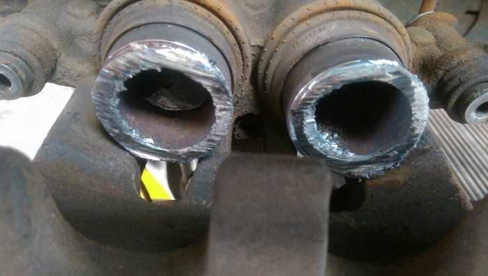 Elképedt a magyar szerelő amikor szétszedte a féket, ezzel így közlekedtek