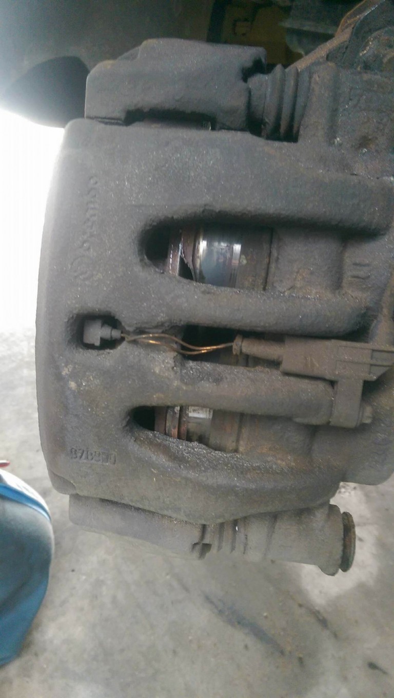 Elképedt a magyar szerelő amikor szétszedte a féket, ezzel így közlekedtek 2