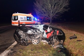 Fékezés nélkül ütközött kamionnal Jánosházánál