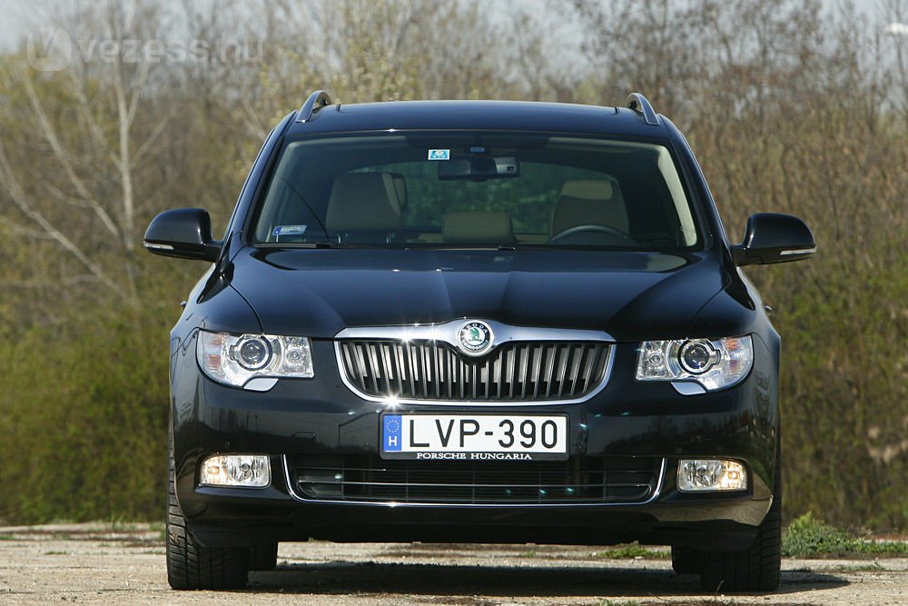 Amiért megérné politikusnak állni: Škoda Superb 10
