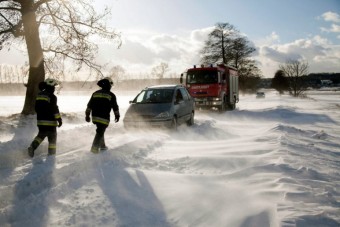 Szakad a hó, lezárták a határt
