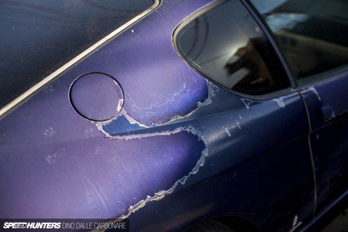 Szomorú látvány ez a Japánban pusztuló Ferrari 6