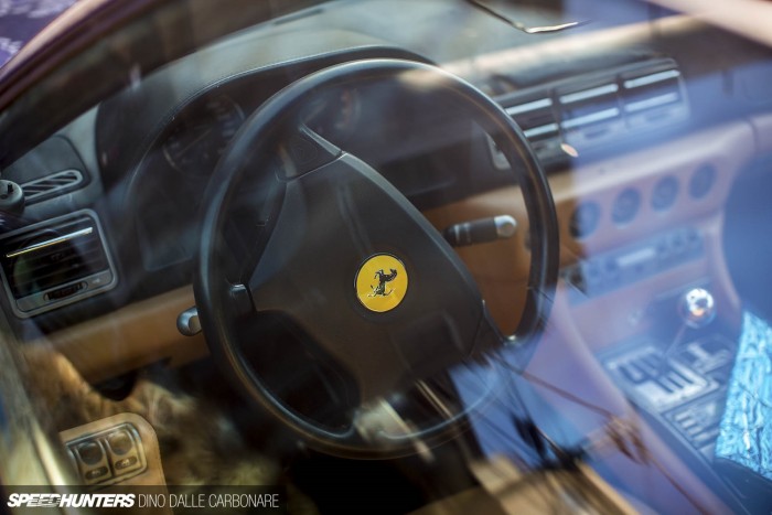 Szomorú látvány ez a Japánban pusztuló Ferrari 7