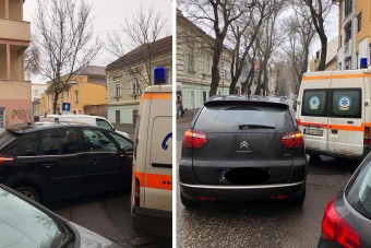 Szándékosan tartotta fel a mentőt egy autós, és még be is szólt