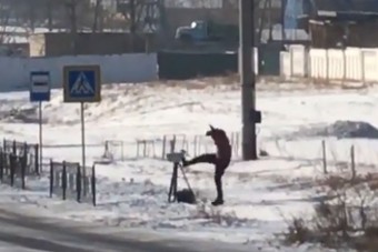 Újabb traffipaxot zúztak le orosz fiatalok