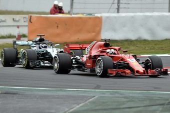 F1: A Ferrari tarolt a második tesztnapon