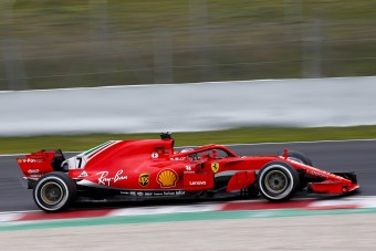 F1: Keresik a megoldást a Ferrari-fenyegetésre