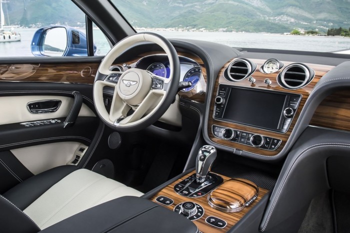 Messziről érkezik a Bentley-kbe szánt fa