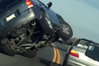 Óriási pofont kapott az élettől a keménykedő autós