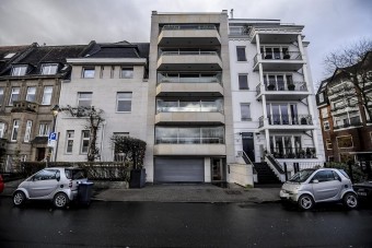 Vett két Smartot, hogy ne parkoljanak a háza elé