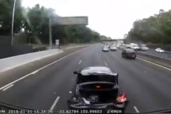 Kamion elé hajtott ez a figyelmetlen nő