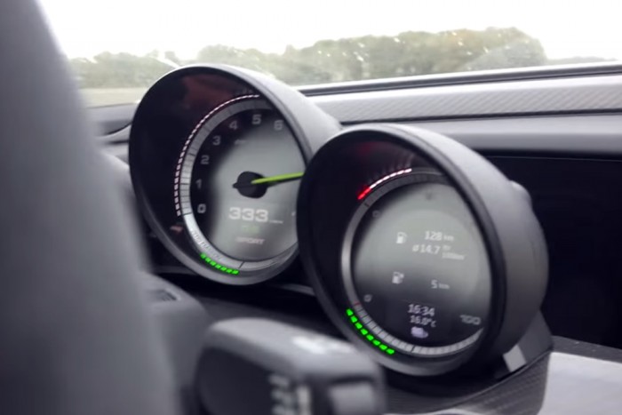 Masszívan 300 felett kergetőznek a belső sáv nehézbombázói