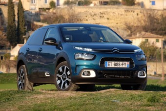 Újra jönnek a ringatózó, überkomfortos Citroënek