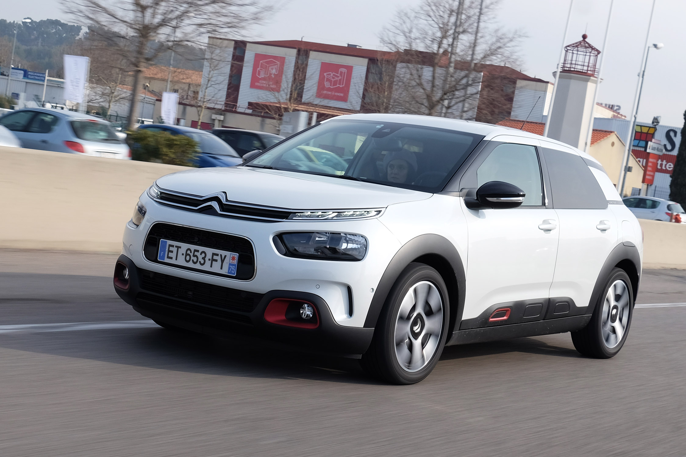 Újra jönnek a ringatózó, überkomfortos Citroënek 40