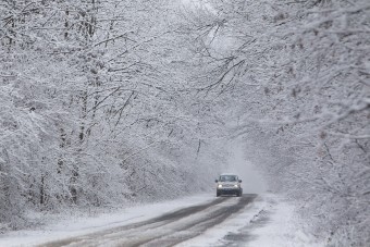 Fehérbe borul az ország, fotókon a nagy havazás