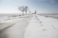 Hófúvás miatt zártak le utakat Vas megyében 13