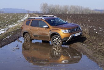 Mit tud az új Dacia Duster sárban és sztrádán?