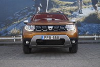 Mit tud az új Dacia Duster sárban és sztrádán? 40