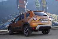 Mit tud az új Dacia Duster sárban és sztrádán? 42