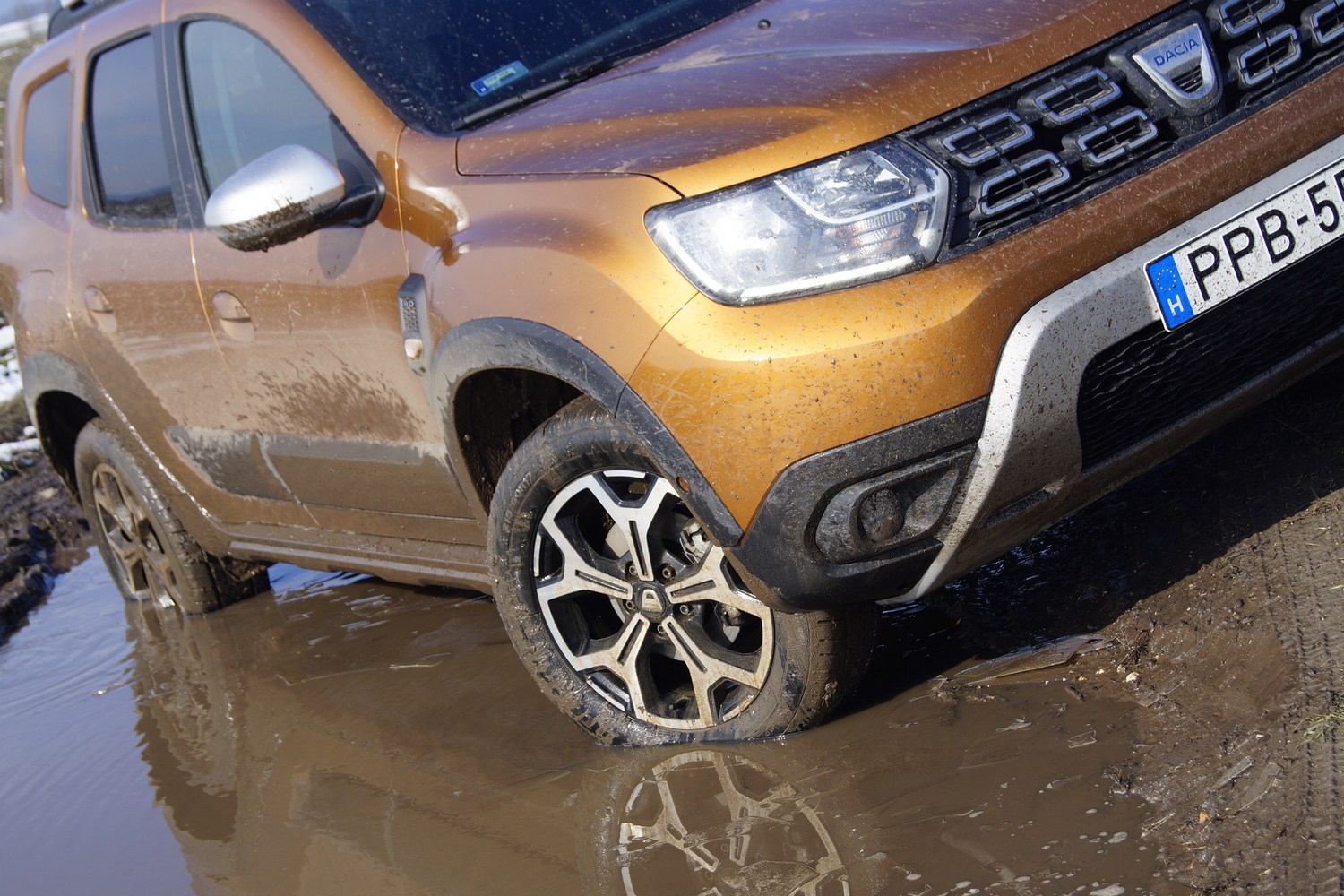 Mit tud az új Dacia Duster sárban és sztrádán? 12